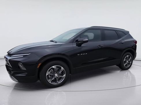 Used 2025 Chevrolet Blazer LT w/ LPO, Cargo Package FWD image 4