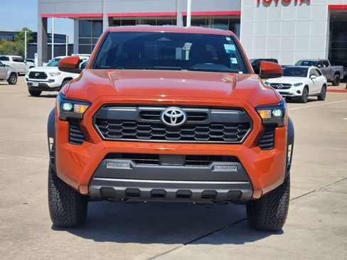 Certified 2025 Toyota Tacoma TRD Off-Road AWD/4WD image 2