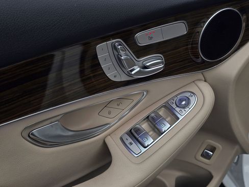 Used 2020 Mercedes-Benz GLC 300 GLC 300 image 36