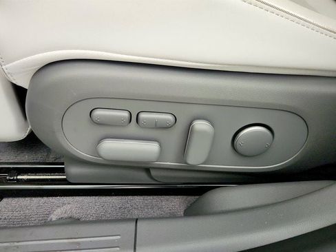 Used 2024 Hyundai Ioniq 5 Limited image 12