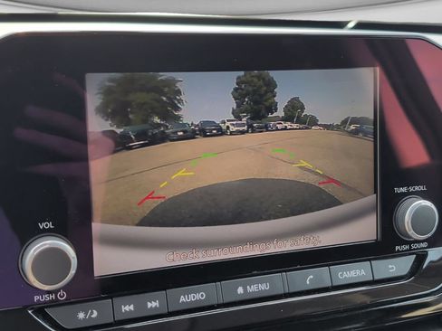 Used 2025 Nissan Pathfinder SV AWD/4WD image 22