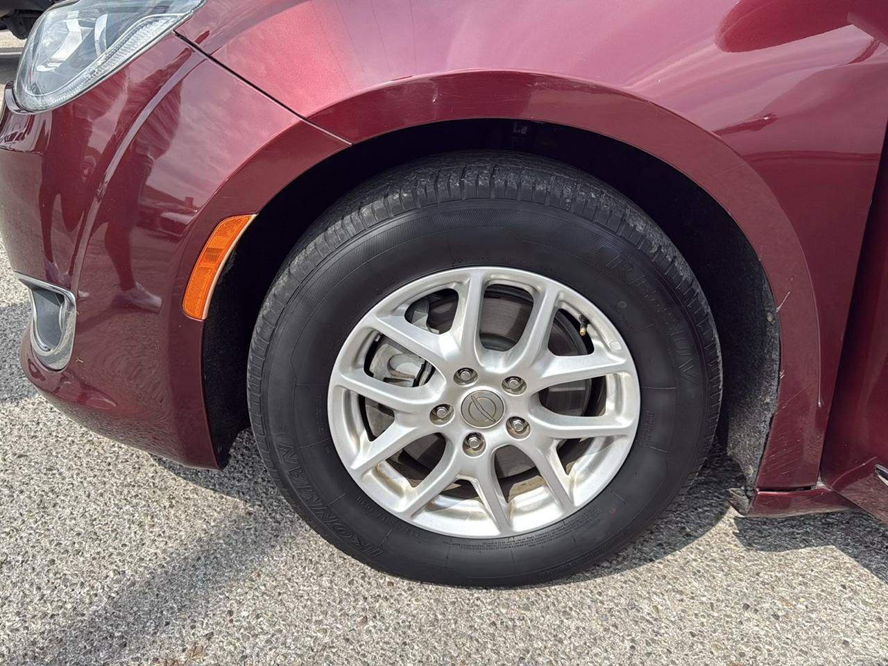 Used 2020 Chrysler Pacifica Touring-L FWD image 28