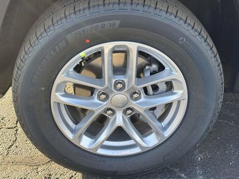 New 2025 Jeep Grand Cherokee Laredo X w/ Luxury Tech Group I image 30