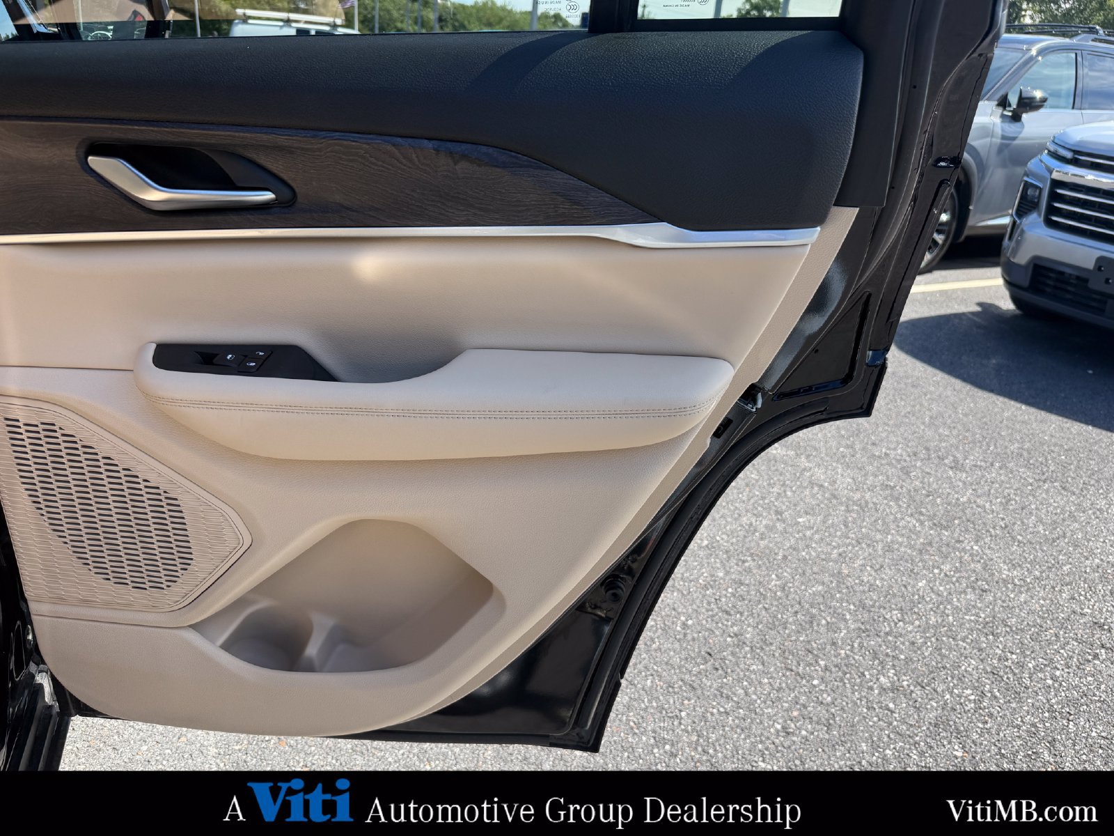 Used 2023 Jeep Grand Cherokee Limited AWD/4WD image 25