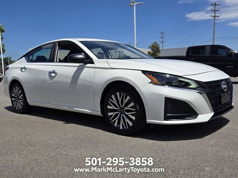 Used 2025 Nissan Altima 2.5 SV FWD image 7