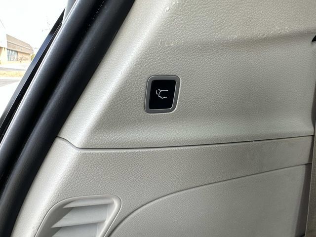 Used 2021 Chrysler Pacifica Limited AWD/4WD image 18