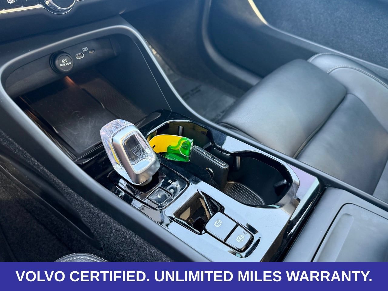 Certified 2025 Volvo XC40 B5 Plus AWD/4WD image 20