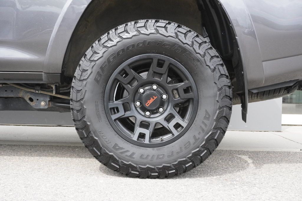 Used 2021 Toyota 4Runner TRD Off-Road Premium w/ Moonroof Package AWD/4WD image 33