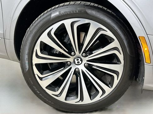 Used 2023 Bentley Bentayga Extended Wheelbase AWD/4WD image 6