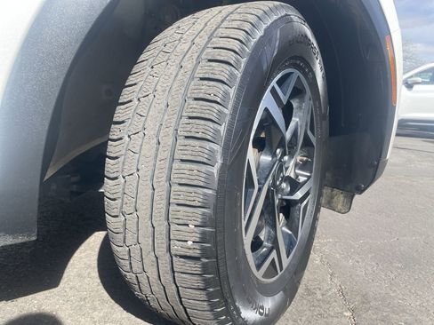 Used 2023 Kia Sportage LX image 9