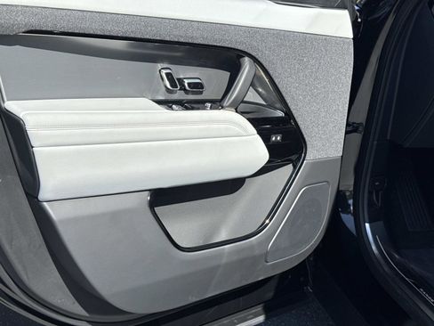 Used 2025 Land Rover Range Rover Sport S image 18