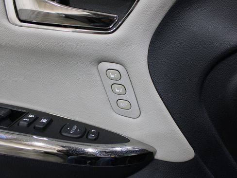 Used 2014 Toyota Avalon XLE Touring FWD image 8