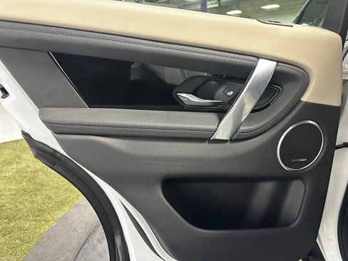 Used 2021 Land Rover Discovery Sport SE image 16