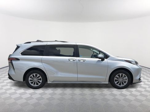 Certified 2022 Toyota Sienna LE FWD image 18
