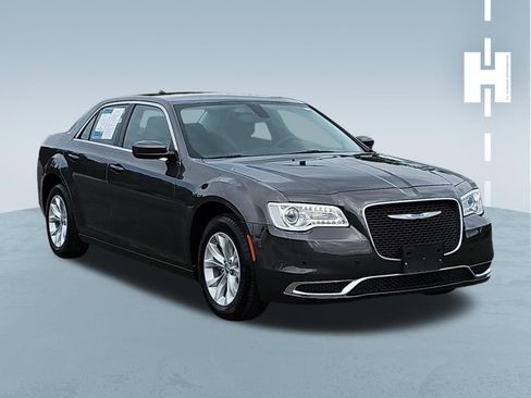 Used 2023 Chrysler 300 Touring image 1