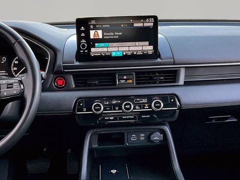 Used 2024 Honda Pilot Touring image 10
