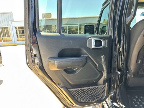 Used 2019 Jeep Wrangler Unlimited Rubicon w/ Cold Weather Group AWD/4WD image 20