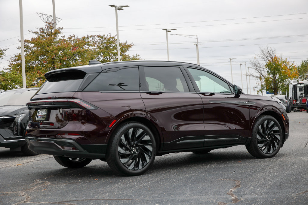 Certified 2024 Lincoln Nautilus Reserve w/ Equipment Group 202A AWD/4WD image 12