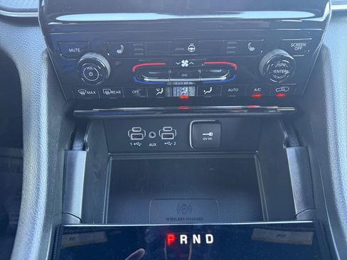 New 2025 Jeep Grand Cherokee Laredo X w/ Luxury Tech Group I image 23