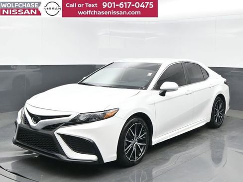 Used 2023 Toyota Camry SE FWD image 1