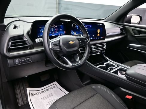Used 2024 Chevrolet Traverse LT AWD/4WD image 16