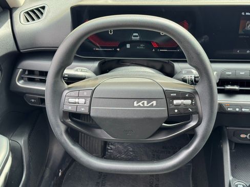 Used 2025 Kia K4 FWD image 18