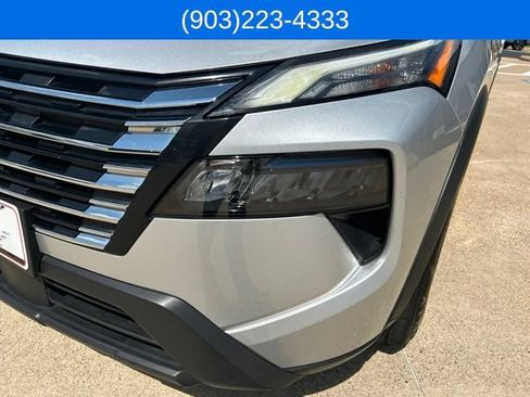 Used 2024 Nissan Rogue S FWD image 5