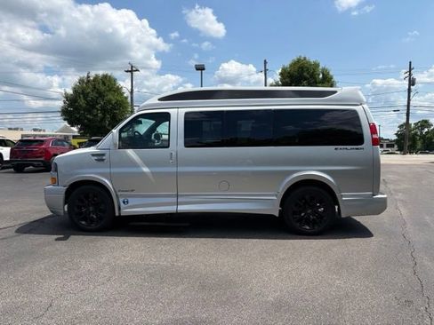 Used 2024 GMC Savana 2500 w/ Driver Convenience Package RWD image 2