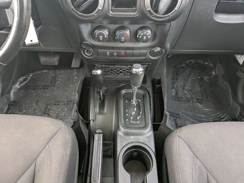 Used 2018 Jeep Wrangler Sport AWD/4WD image 19