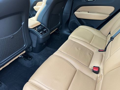 Used 2021 Volvo XC60 T5 Inscription w/ Advanced Package image 4