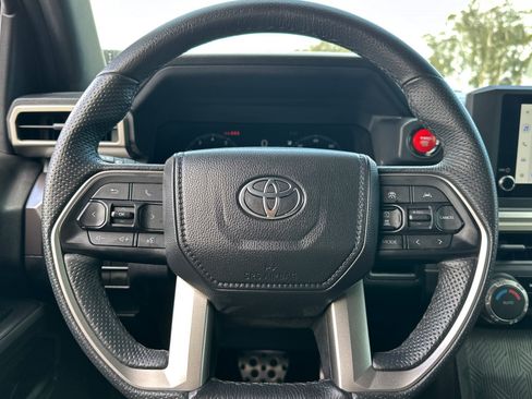 Used 2025 Toyota Tacoma TRD Sport AWD/4WD image 21
