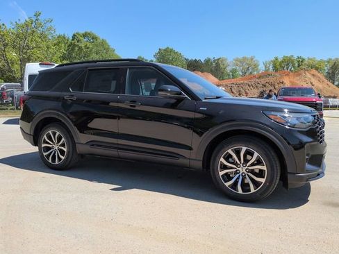 New 2026 Ford Explorer ST-Line RWD image 2