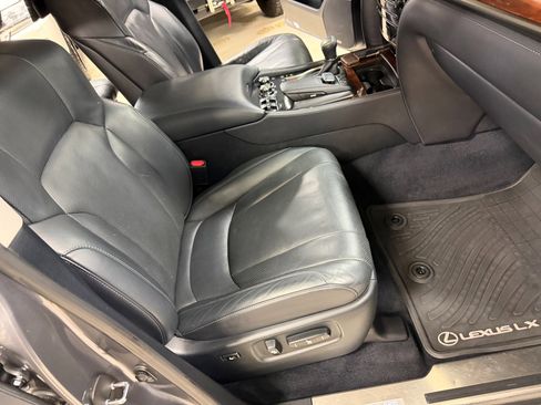 Used 2016 Lexus LX 570 4WD image 26