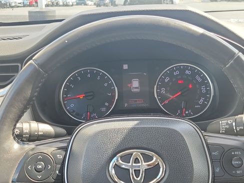 Used 2019 Toyota RAV4 XLE Premium w/ Cold Weather Package AWD/4WD image 18