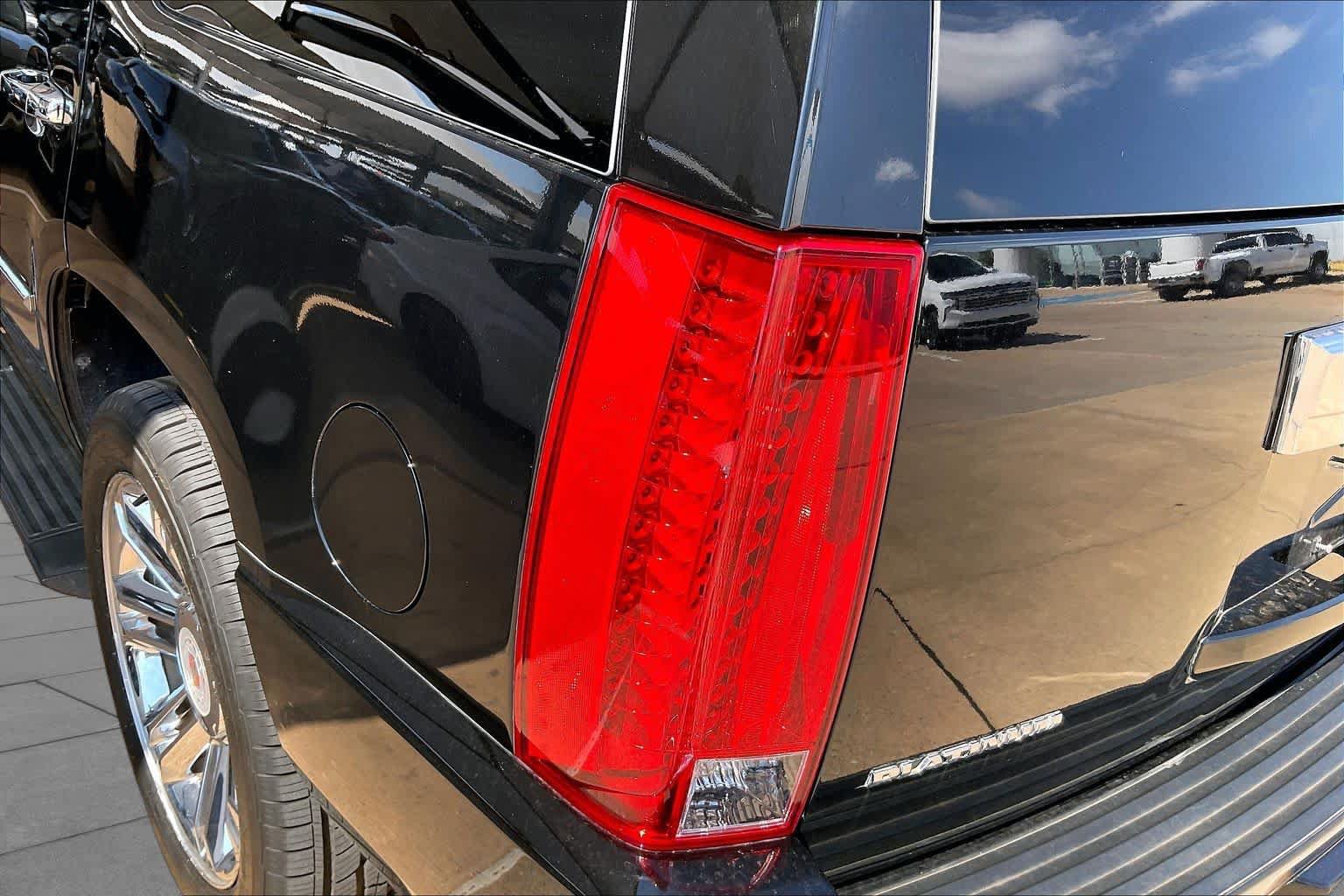 Used 2013 Cadillac Escalade Platinum AWD/4WD image 29