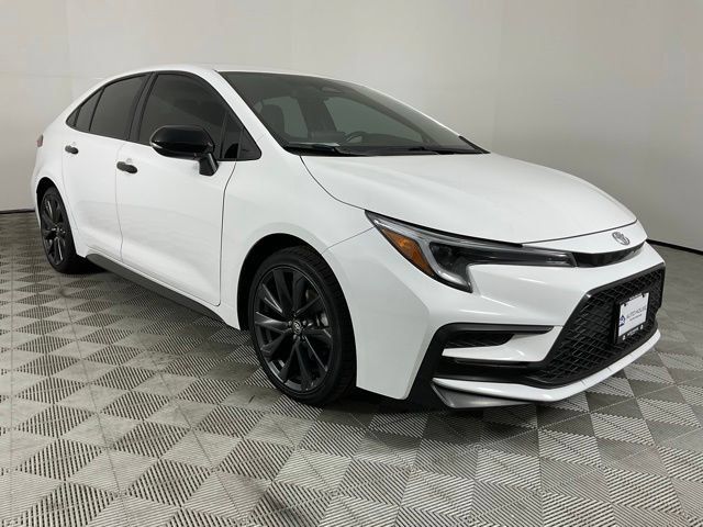 Used 2025 Toyota Corolla SE FWD image 2