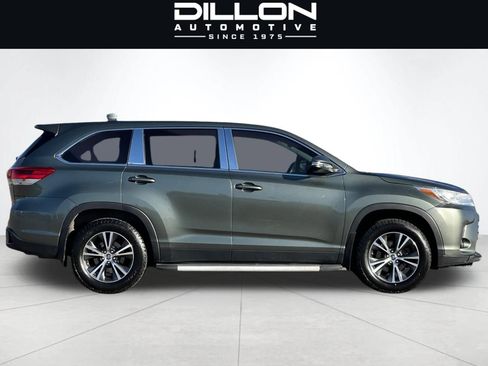 Used 2019 Toyota Highlander LE AWD/4WD image 4