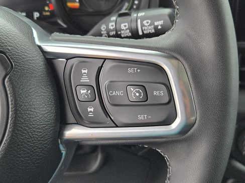 Used 2025 Jeep Wrangler Unlimited Sahara AWD/4WD image 21