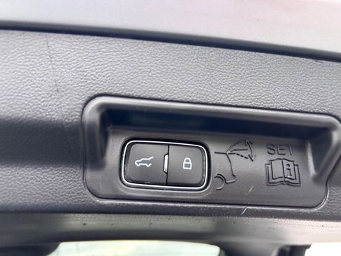 Used 2022 Ford Explorer Limited image 6