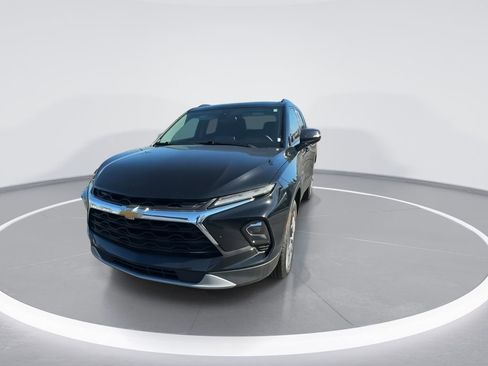 Used 2024 Chevrolet Blazer LT FWD image 3