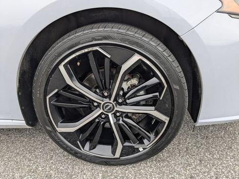 Used 2024 Nissan Altima 2.5 SR FWD image 9