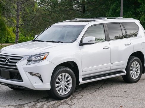 Used 2015 Lexus GX 460 Luxury AWD/4WD image 3