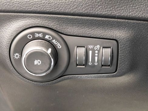 Used 2018 Jeep Compass Latitude image 19