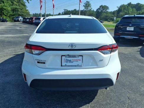 Used 2026 Toyota Corolla LE FWD image 2