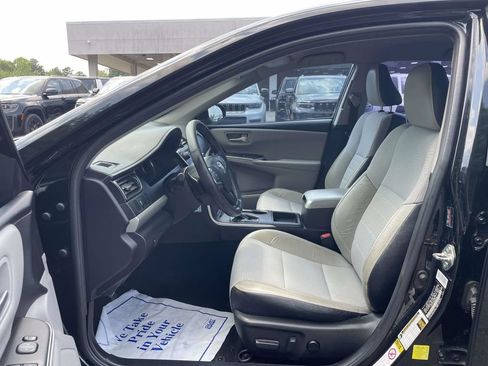 Used 2016 Toyota Camry SE FWD image 25