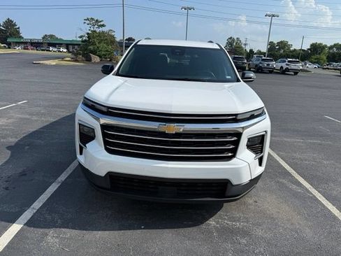 Used 2025 Chevrolet Traverse LT AWD/4WD image 16
