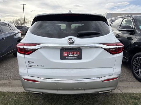 Used 2020 Buick Enclave Essence image 3