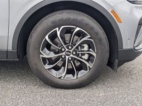 Used 2024 Lincoln Nautilus Premier w/ Equipment Group 102A image 12