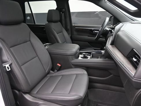 Used 2026 Chevrolet Tahoe Z71 w/ Comfort Package AWD/4WD image 34