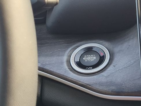 Used 2024 Jeep Grand Cherokee Limited image 20